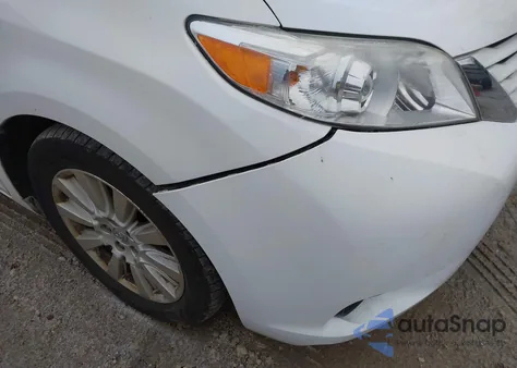 2017 Toyota Sienna Le 7 Passenger z USA, uszkodzony, nr VIN 5TDJZ3DC9HS179647